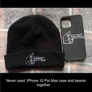iPhone case & beanie matching